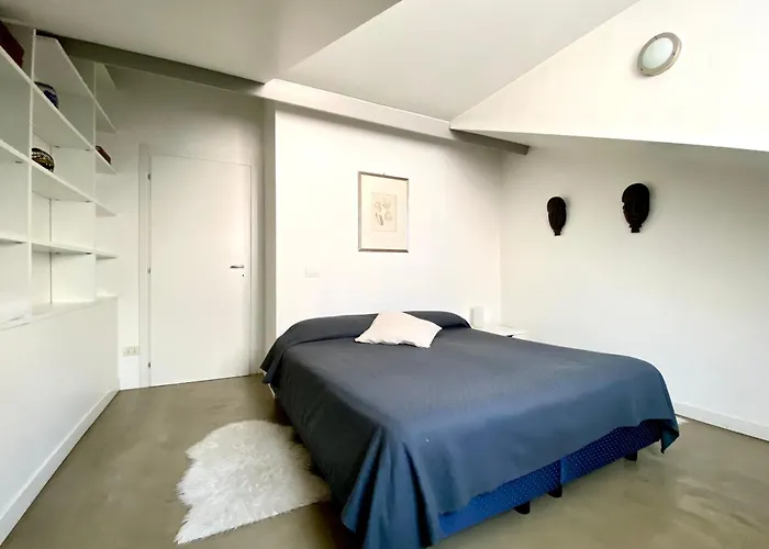 Sant Ambrogio Courtyard Room In Shared Flat