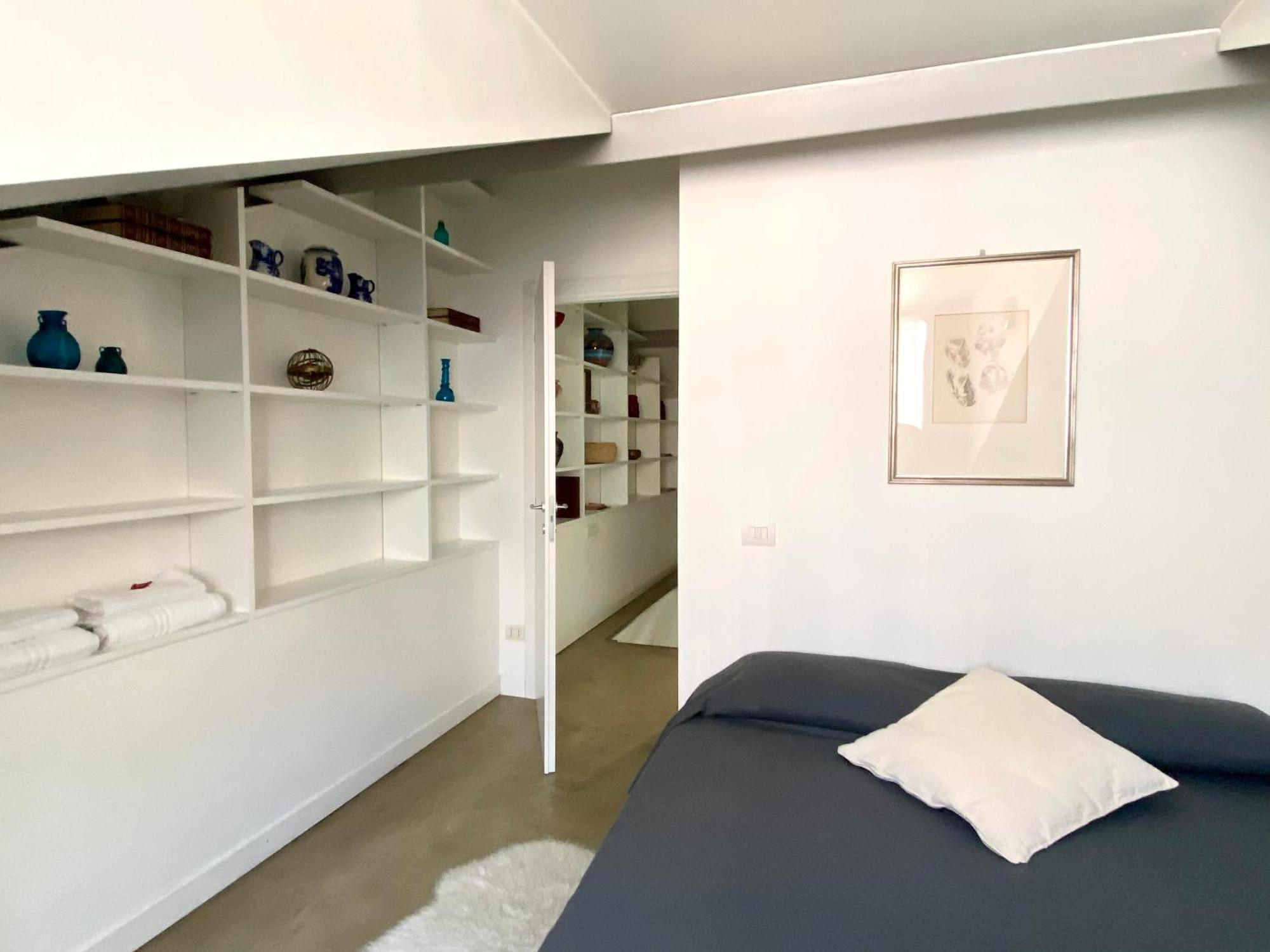 Sant Ambrogio Courtyard In Shared Flat Milan