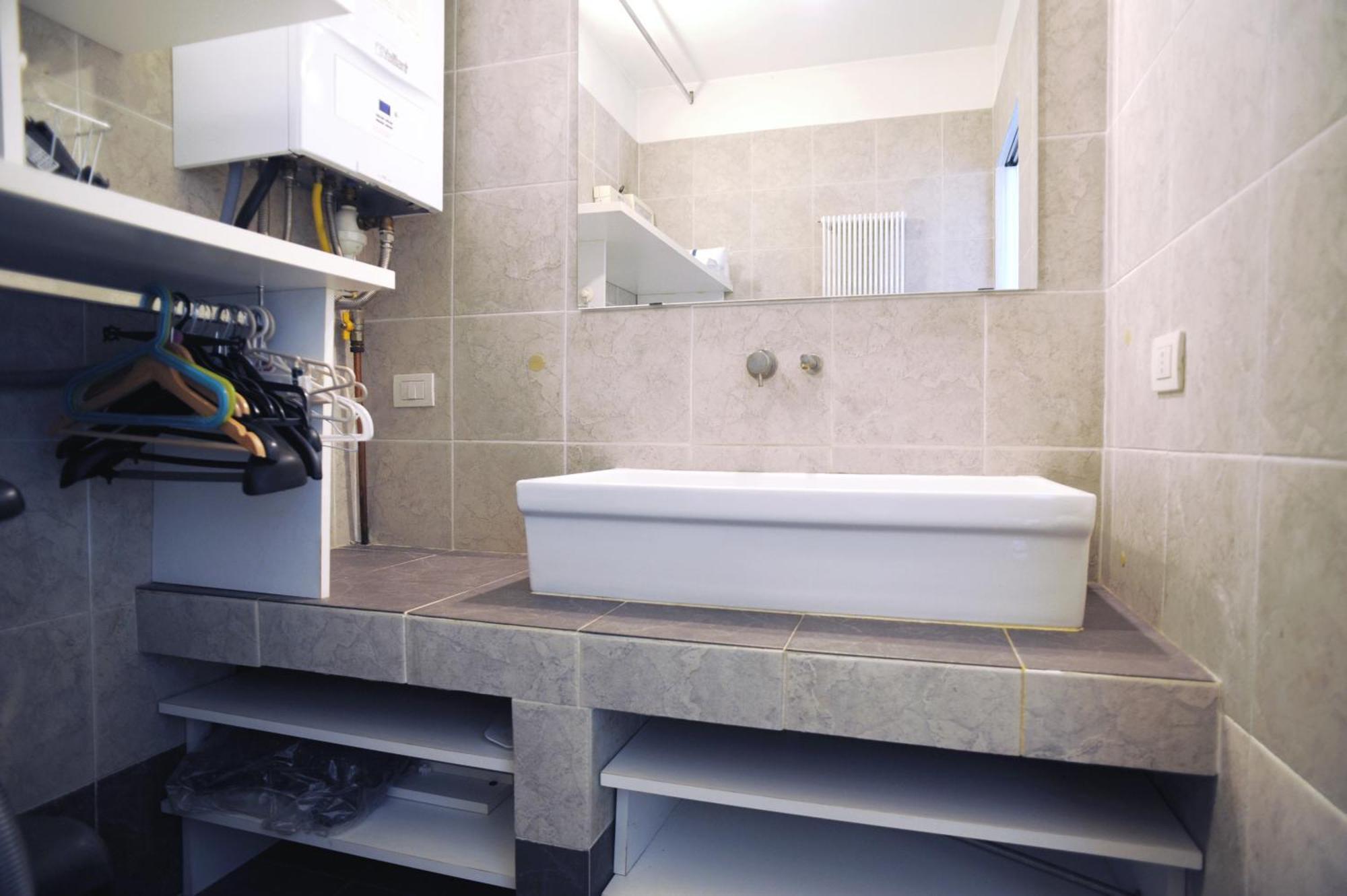 Homestay Sant Ambrogio Courtyard In Shared Flat Milan