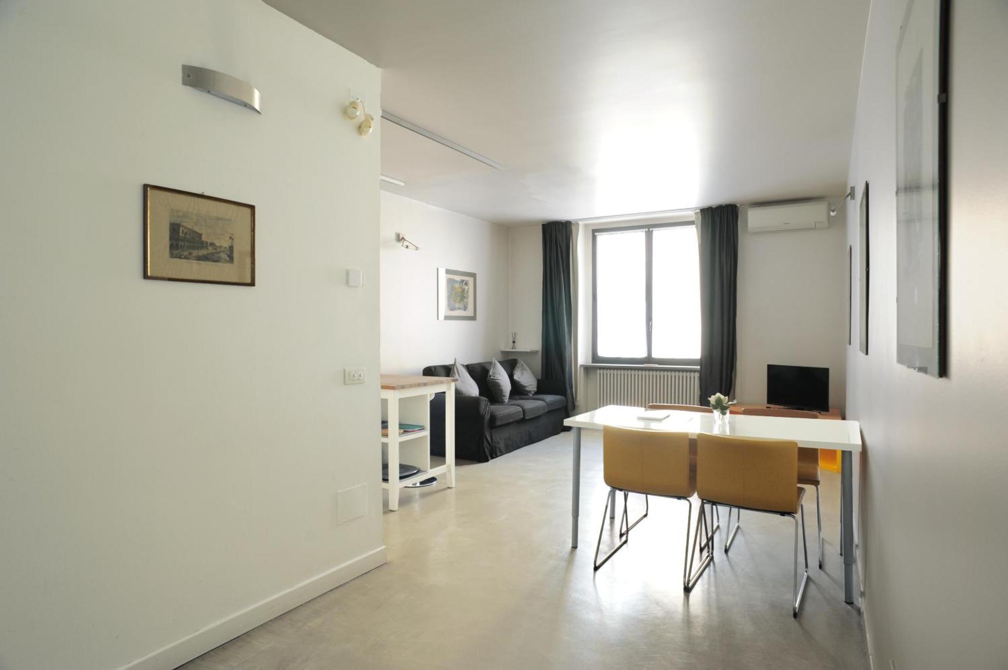 Sant Ambrogio Courtyard In Shared Flat *