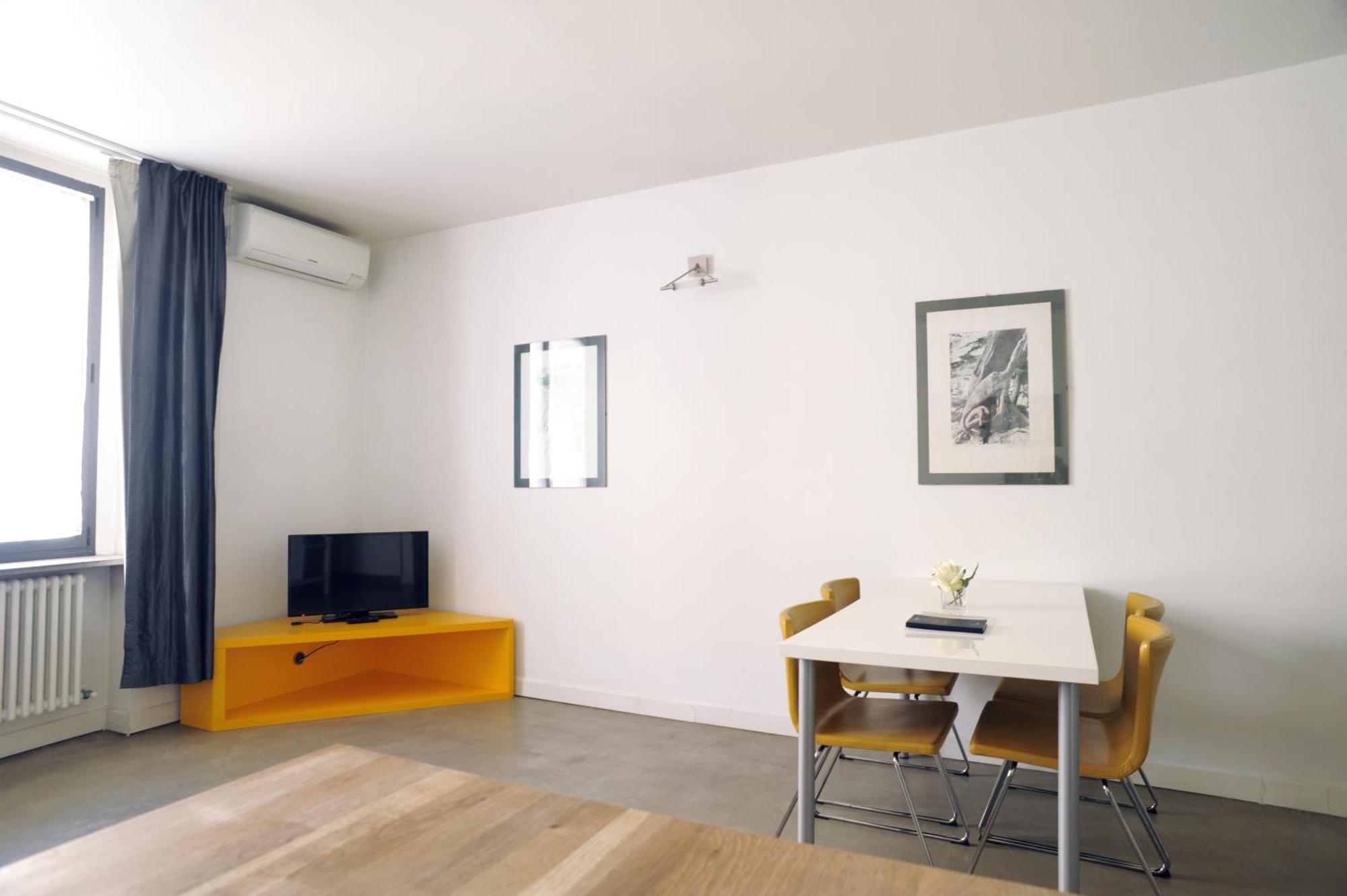 Sant Ambrogio Courtyard In Shared Flat *