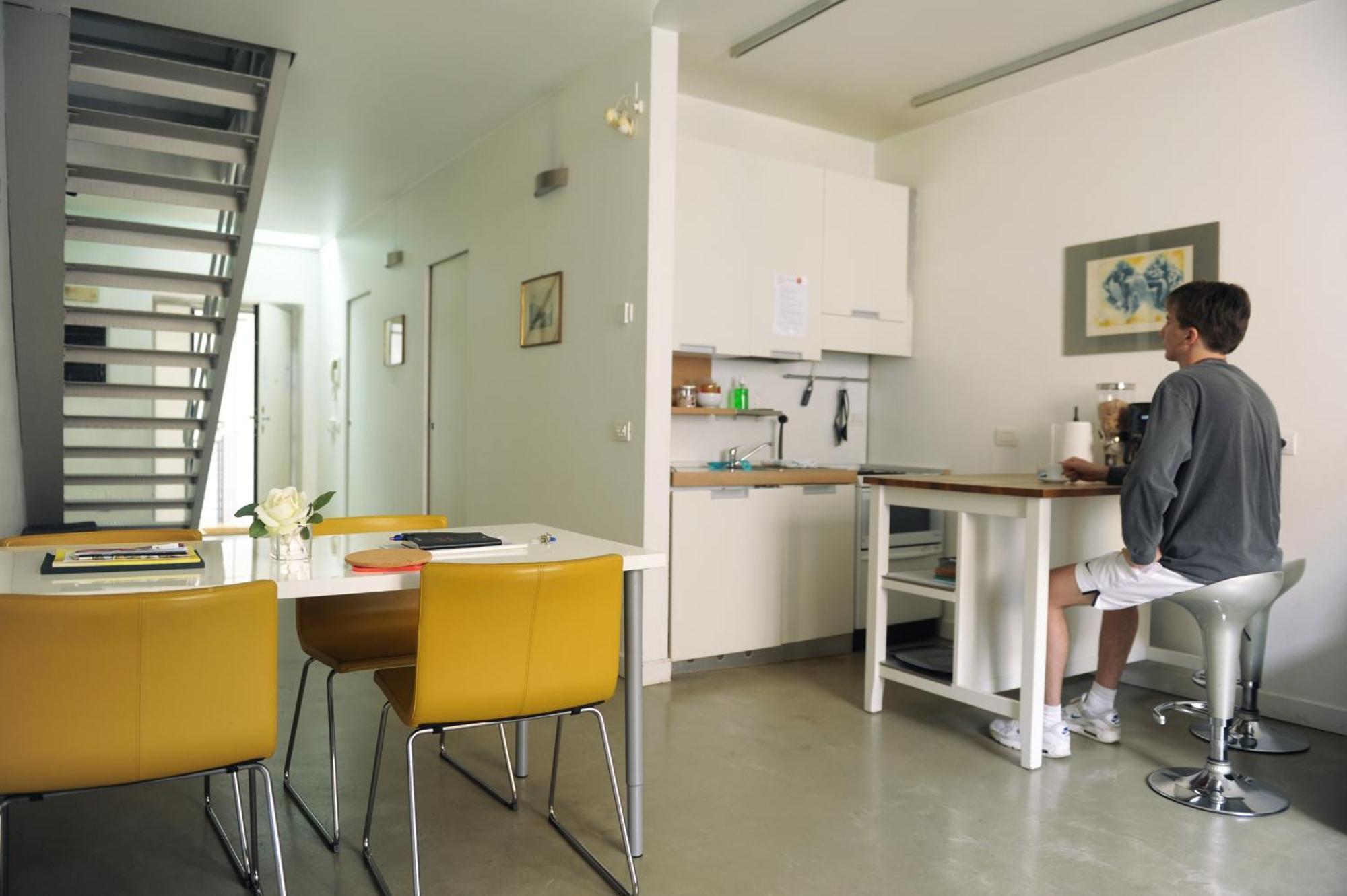 Sant Ambrogio Courtyard In Shared Flat Homestay Milan