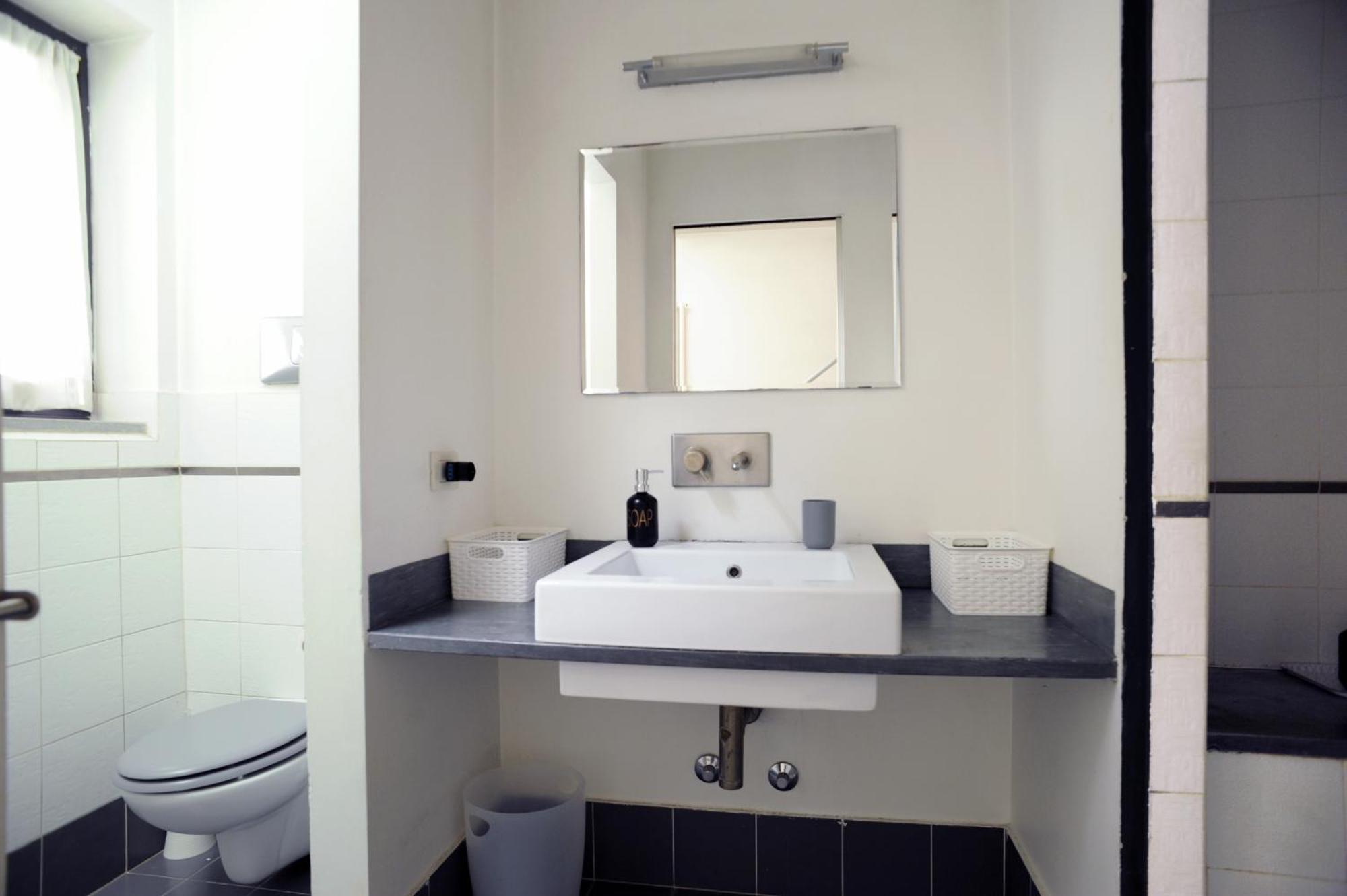 Sant Ambrogio Courtyard In Shared Flat Accommodatie bij particulieren Milaan